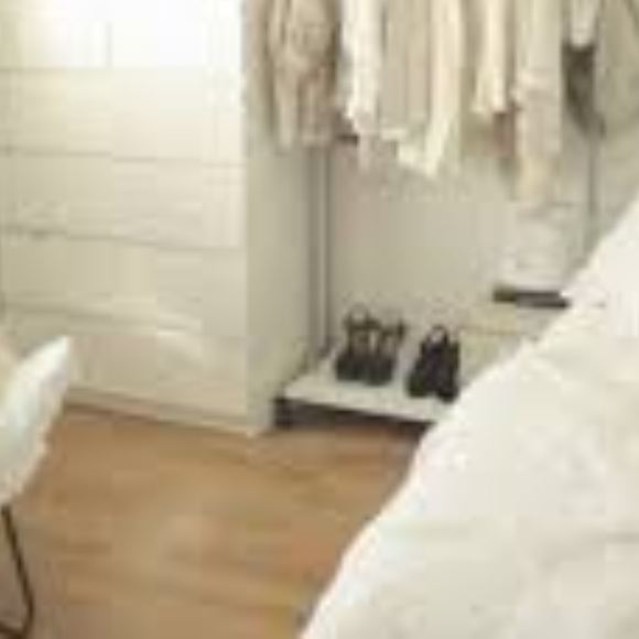 Profile Picture of Adriana Pechi (@orianaviera) on Poshmark