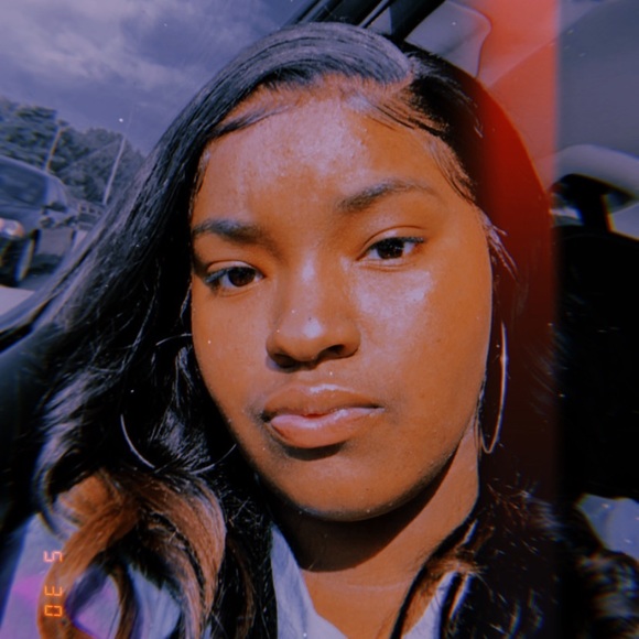 Profile Picture of Breanna Auguster (@_breannnaa) on Poshmark