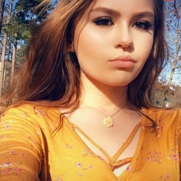 Profile Picture of Sarah René (@L0L__Trash) on Twitter