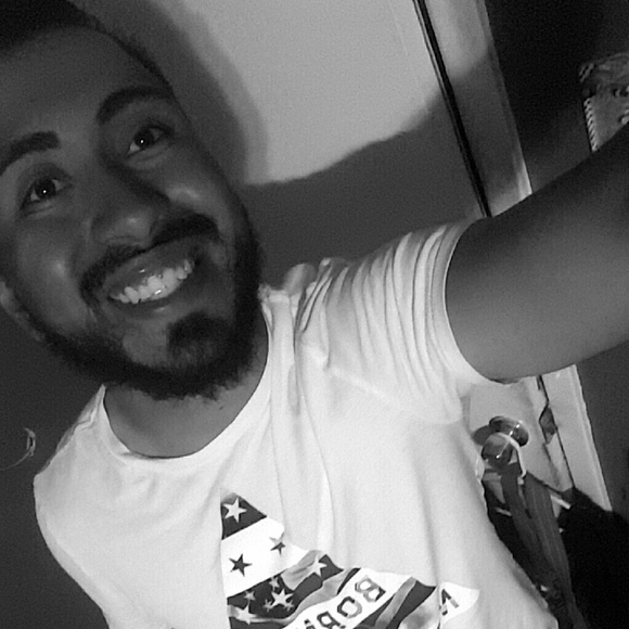 Profile Picture of Eric Rivas (@ericrivas1995) on Poshmark