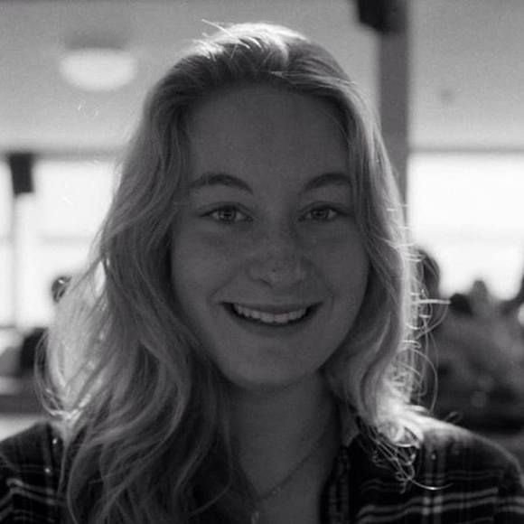 Profile Picture of Kate Arnold (@katearnold13) on Poshmark