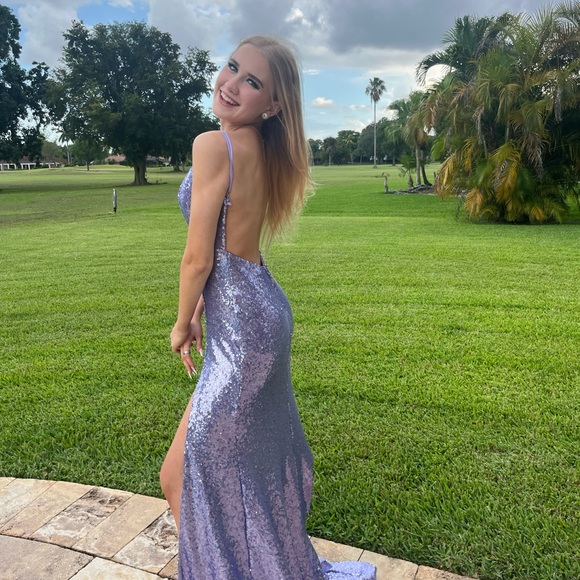 Profile Picture of Kirsten Heidinger (@kirsten8012) on Poshmark