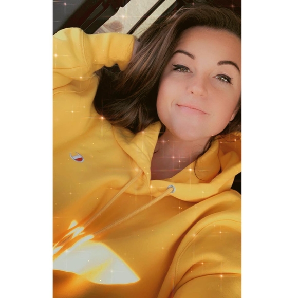 Profile Picture of Tara Killory (@teeeksss) on Poshmark