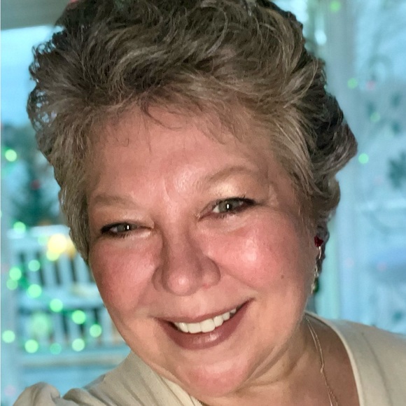 Profile Picture of Stacy Hull (@stacyhull116) on Poshmark