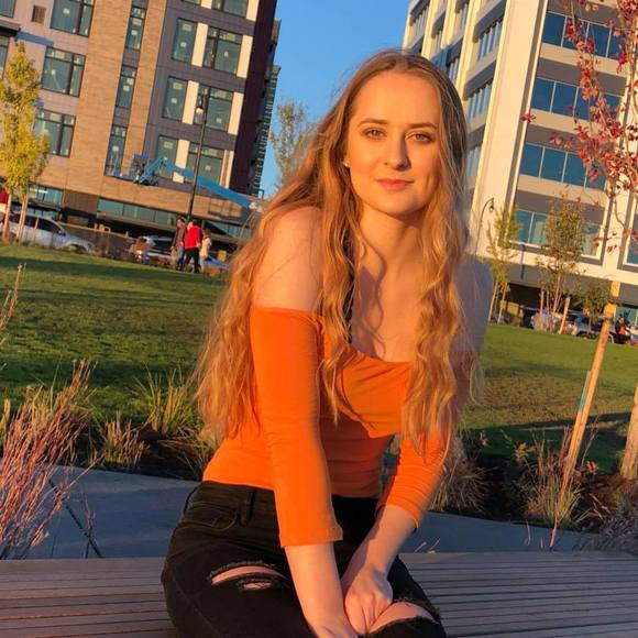 Profile Picture of Victoria Didenko (@bruhsky) on Poshmark