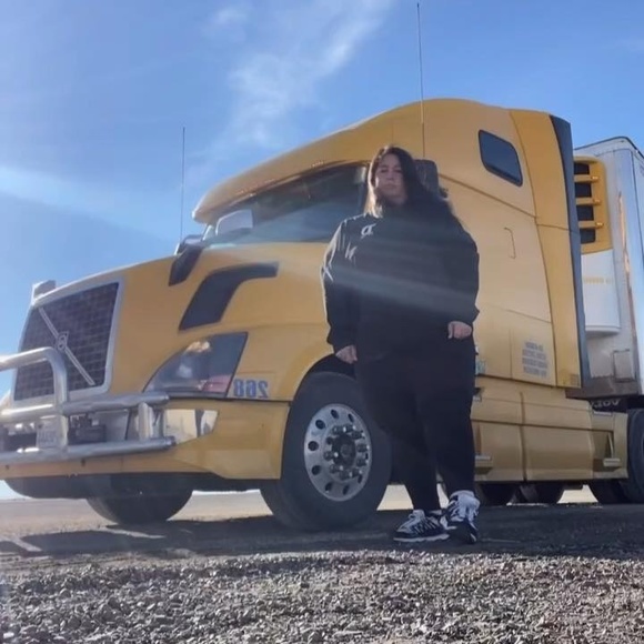 Profile Picture of Dawn Sanden (@dawnsanden89) on Poshmark