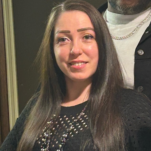 Profile Picture of Shannon Souza (@souzashannon) on Poshmark