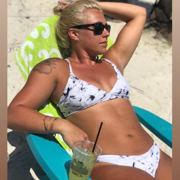 Profile Picture of Lauren Cameron (@cameronlauren30) on Poshmark