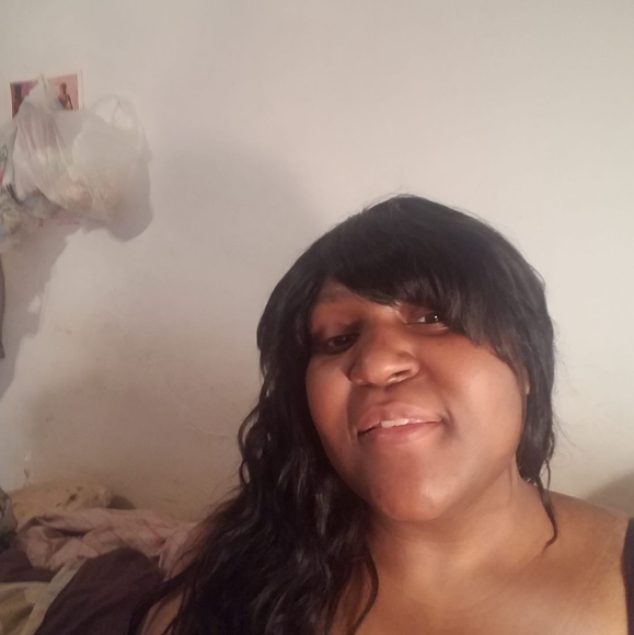 Profile Picture of Dee Graham (@carrissa923) on Poshmark