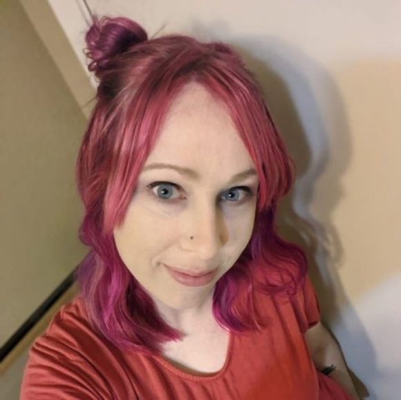 Profile Picture of Nichole Buskohl (@nbuskohl) on Poshmark