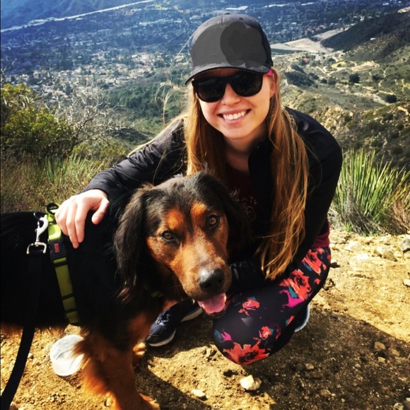 Profile Picture of Isla Zilbert (@islaaaaa) on Poshmark