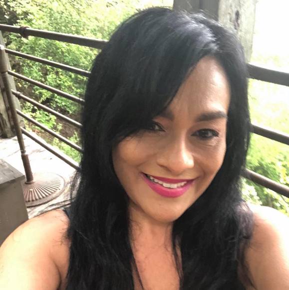 Profile Picture of Yvette Deblassie (@yvettedeb) on Poshmark