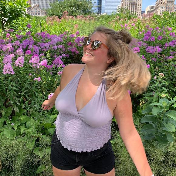Profile Picture of Taylor Kaether (@taylorrkaether) on Poshmark