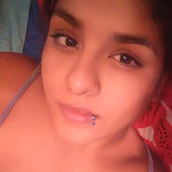 Profile Picture of Beverly Martinez (@beverlymtz88) on Poshmark