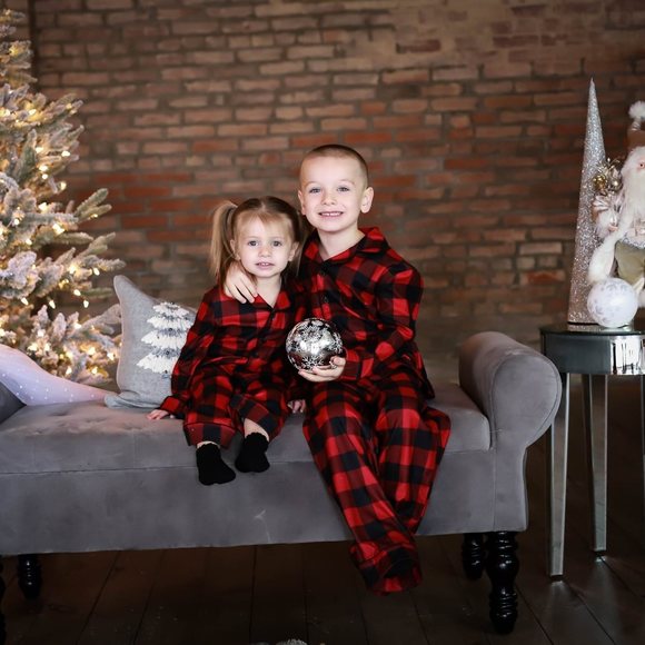 Profile Picture of Adrianne Knight (@adriannekf) on Poshmark