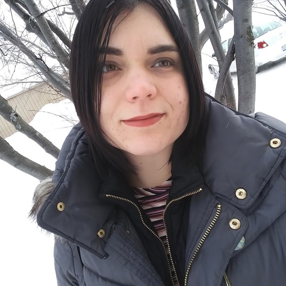 Profile Picture of Melanie Danowski (@meldanowski747) on Poshmark