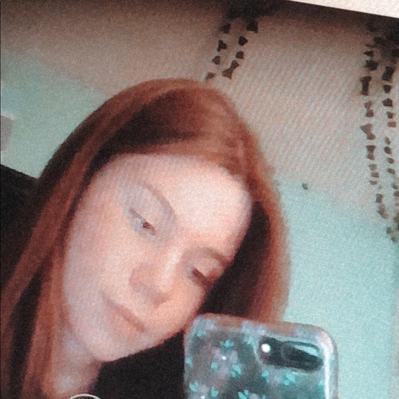 Profile Picture of Terralynn Barrett (@terralynnb) on Poshmark