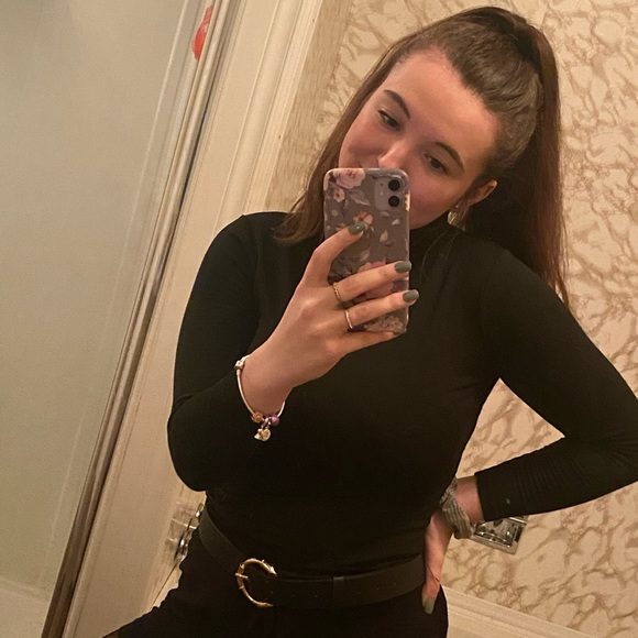 Profile Picture of Sarah-michelle Laberge (@sarah_winshetr) on Poshmark