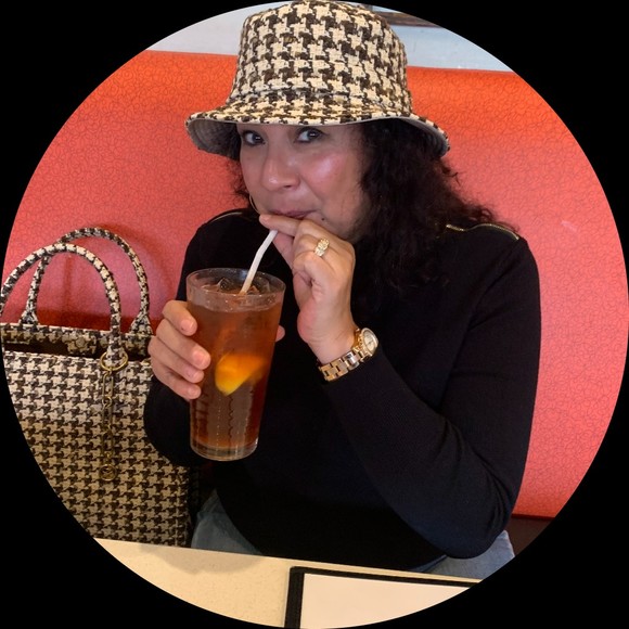 Profile Picture of Anne Santiago (@mamasanti) on Poshmark