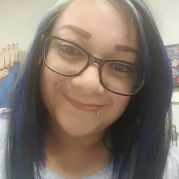 Profile Picture of Berta Munoz (@birdizar) on Poshmark