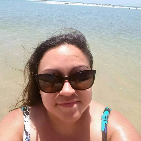 Profile Picture of Julie Jaecks (@jwls83) on Poshmark