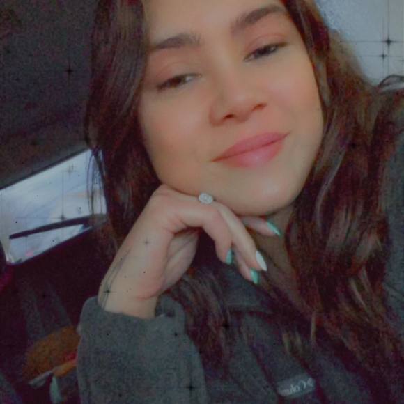 Profile Picture of Julia Roman (@juliaroman1) on Poshmark