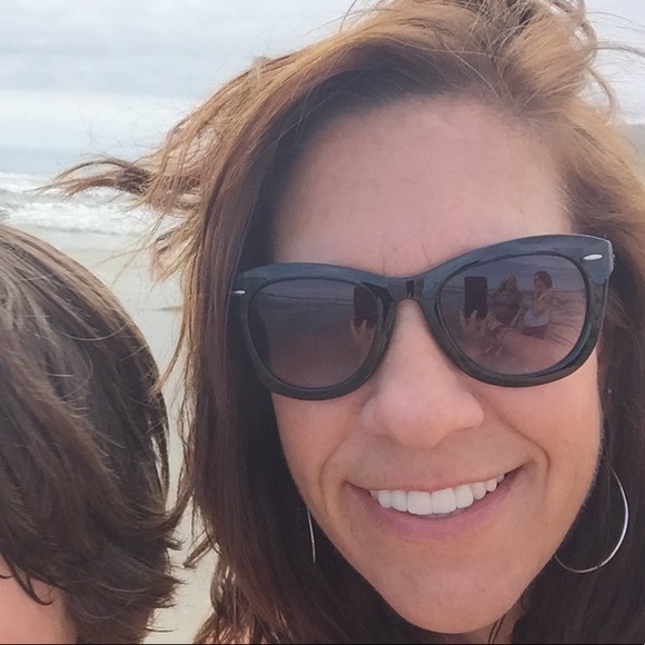 Profile Picture of Wendy Cooper (@cooperw2) on Poshmark