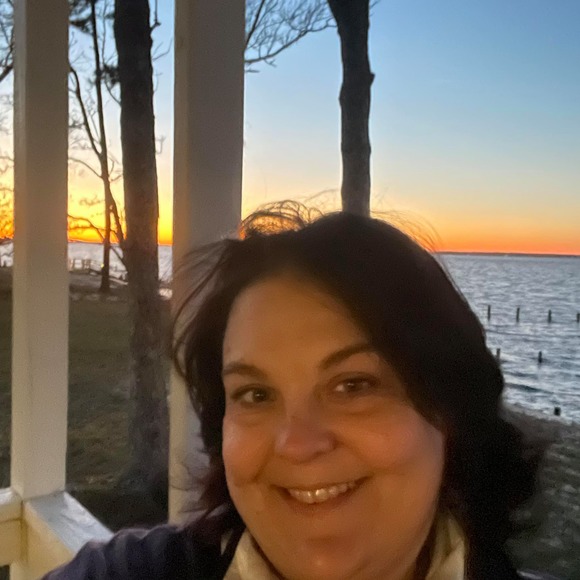 Profile Picture of Pauline Lucas (@paulineandjohn) on Poshmark