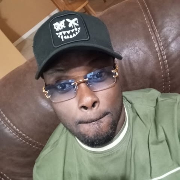 Sami Sami - Poshmark Profile Picture of Sami Sami (@samimura49) on Poshmark