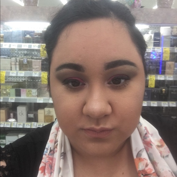Profile Picture of Kyerstin nichole Bruffett (@kbruffett) on Poshmark