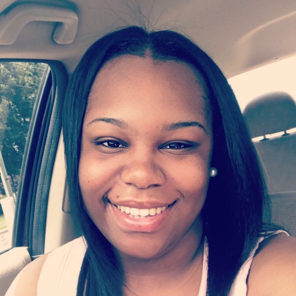 Profile Picture of Alexus Barfield (@xxxlexx13) on Poshmark