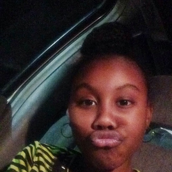 Profile Picture of Jeria Sharp (@sharp12) on Poshmark