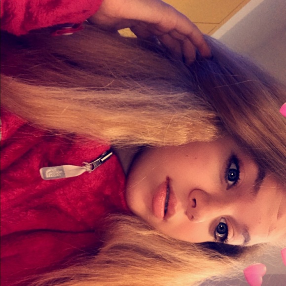 Profile Picture of Adrianna Mccain (@adrianna_mccain) on Poshmark