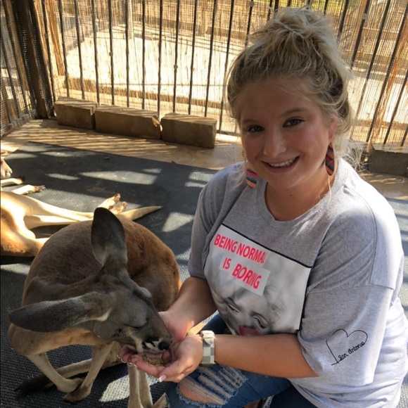 Profile Picture of Stephanie Foss (@stephfoss732) on Poshmark