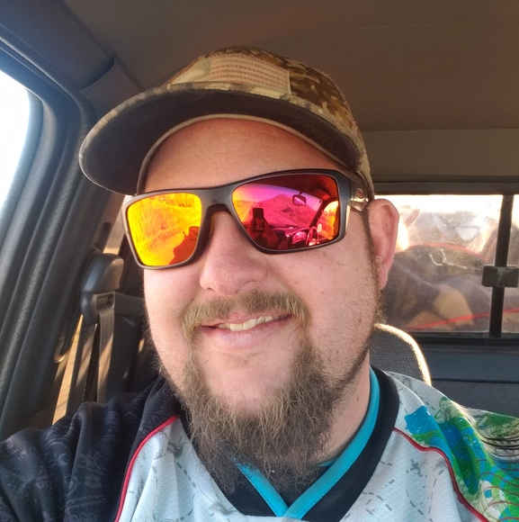 Profile Picture of Steve Hellickson (@s_hellickson) on Poshmark