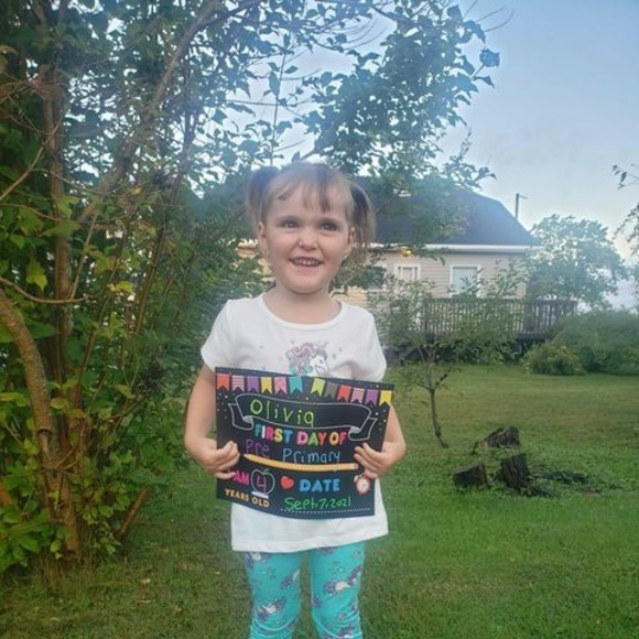 Profile Picture of Candace Huey (@candace_huey) on Poshmark