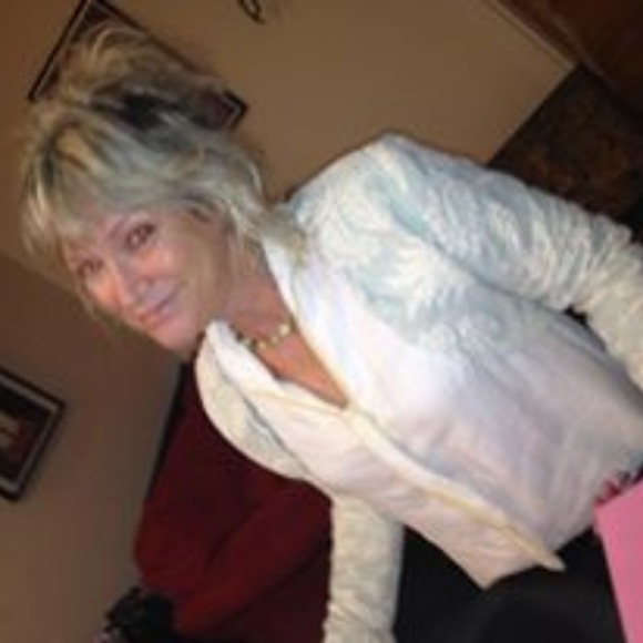 Profile Picture of Christine Detroy (@christinedetroy) on Poshmark