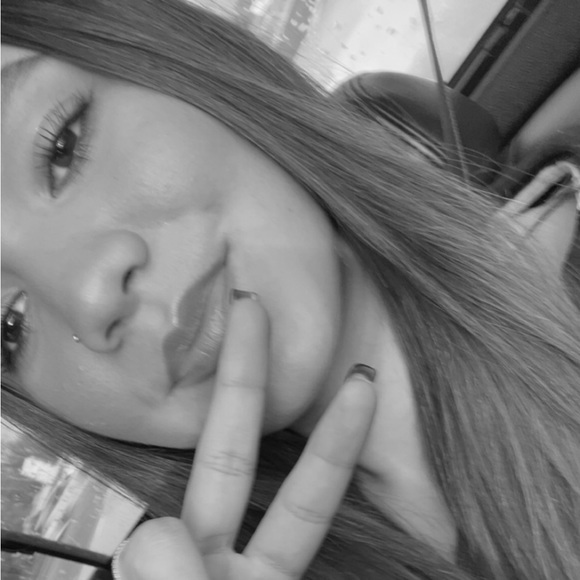 Profile Picture of Jasmine Barron (@jasminebarro931) on Poshmark