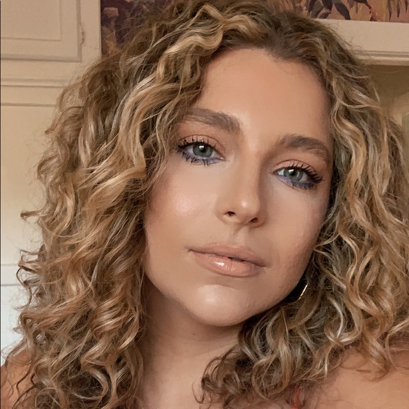 Profile Picture of Alex Gervasi (@alexgervasi) on Poshmark