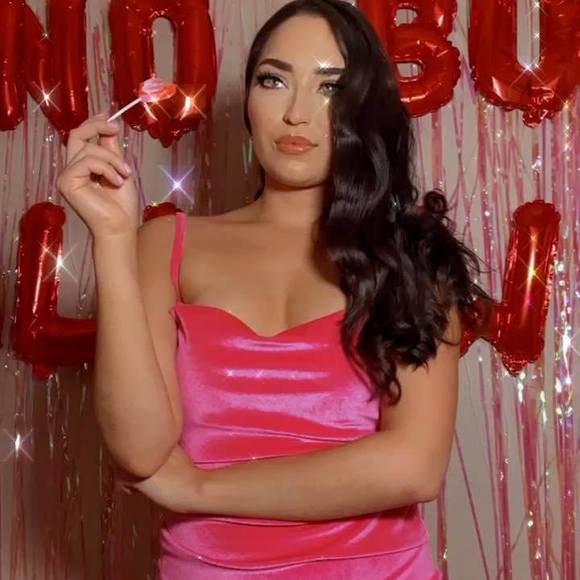 Profile Picture of Alex Jay (@alexjay27) on Poshmark