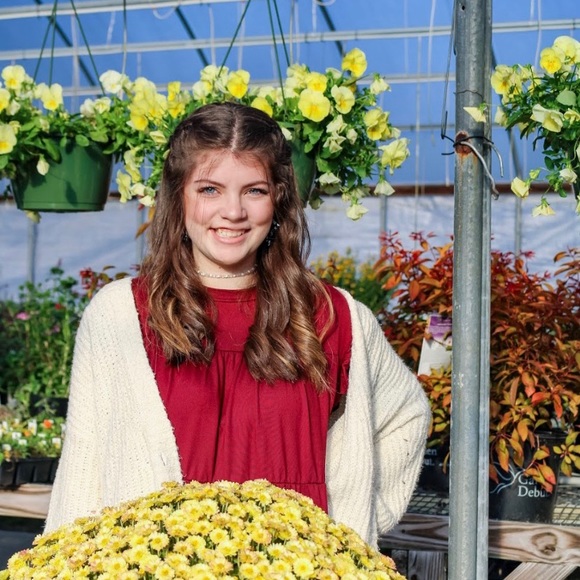 Profile Picture of Taylor Needham (@tayloneed) on Poshmark