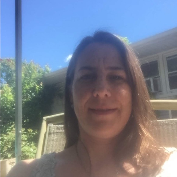 Profile Picture of Karen Goldbach (@karengoldbach) on Poshmark