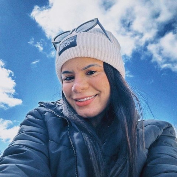 Profile Picture of Fernanda Lopes (@f3ley) on Poshmark