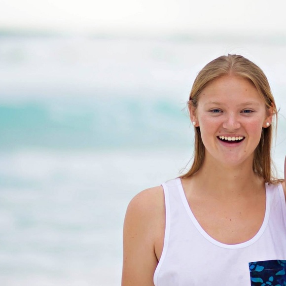 Olivia Hemenway - Poshmark Profile Picture of Olivia Hemenway (@olly_h) on Poshmark