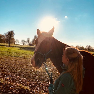 Profile Picture of Simone Henrich (@HenrichSimone) on Twitter