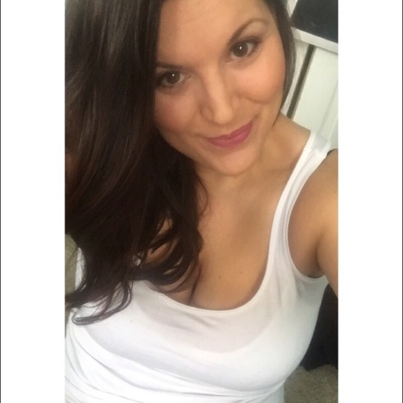 Profile Picture of Megan Kelson (@mkels15) on Poshmark