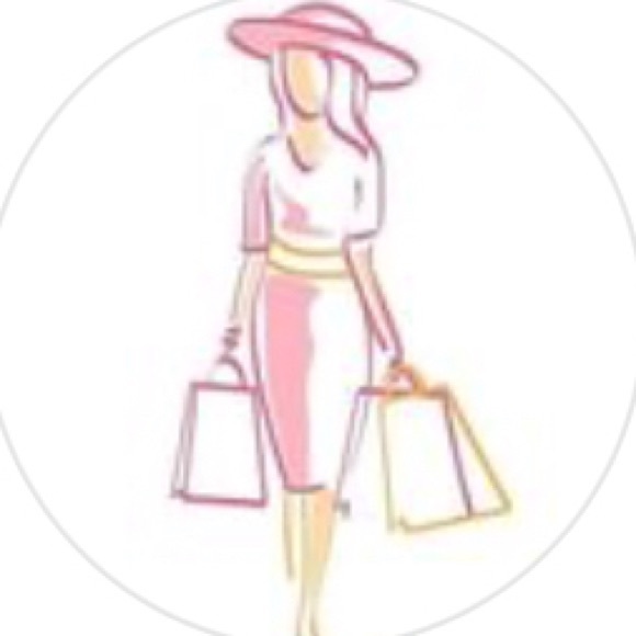 Profile Picture of Courtney Warren (@shimmeringstyle) on Poshmark