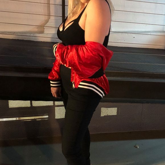 Profile Picture of Simona Penrose (@escapepacse) on Poshmark