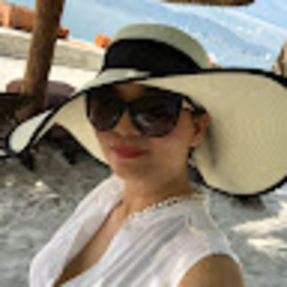 Profile Picture of Nguyen Huong (@nguyenhuong176) on Poshmark