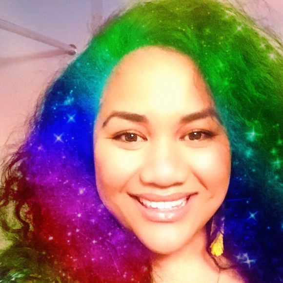 Profile Picture of Pauline Vuna (@pfvuna) on Poshmark